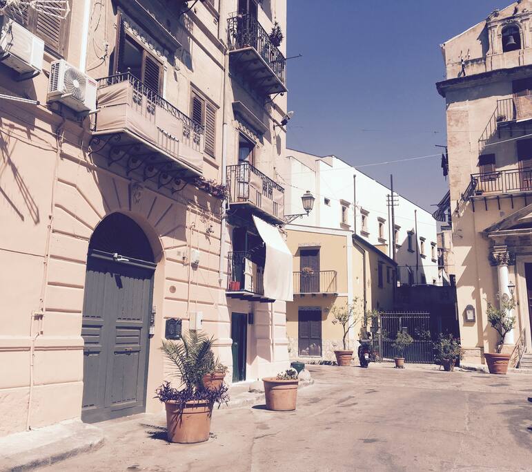 Facciata ingresso del palazzo