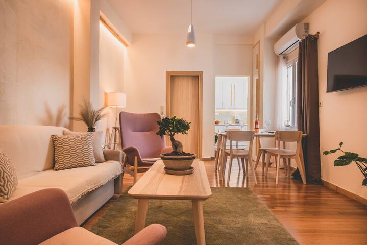 Luxury apt with Acropolis view Terrace and Jacuzzi gallery image 3