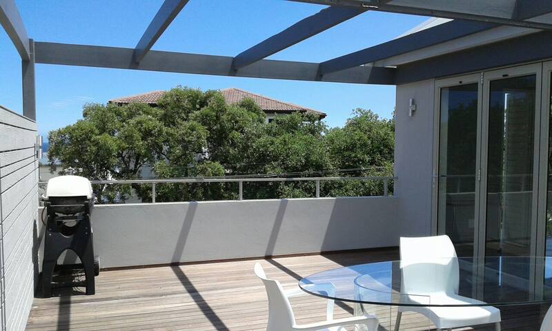 CAMPS BAY APARTMENT gallery image 2