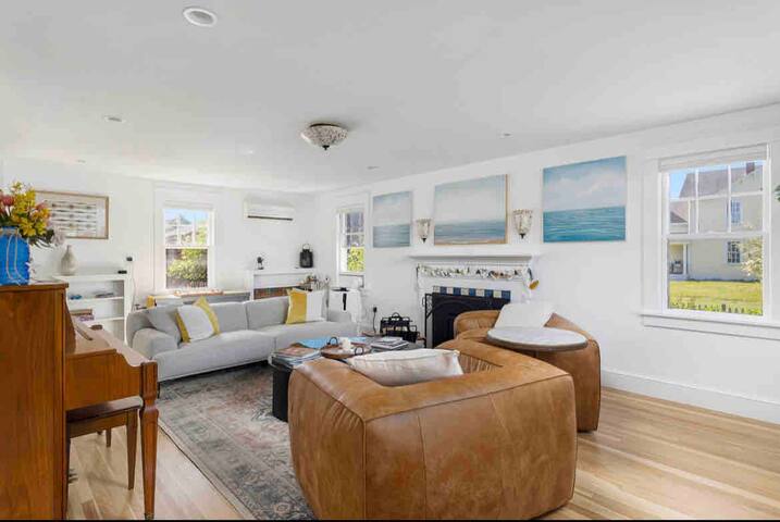 Walk to the Beach – Serene Coastal Country Cottage gallery image 3