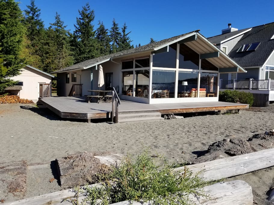 Lovely vacation home on a sandy beach at Mutiny Bay in Freeland, WA.