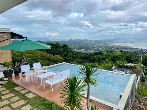 3BR Cabin in the hill w/arcade/videoke/fooseball