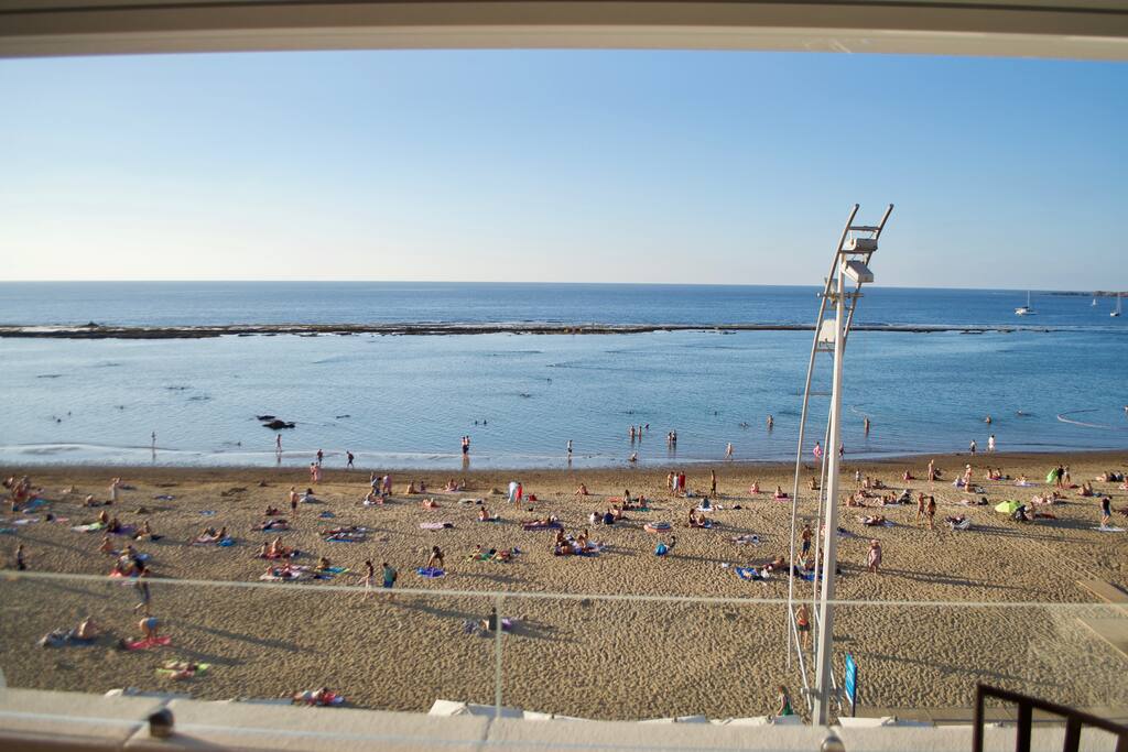 VISTAS DESDE LA TERRAZA
Estamos sobre la playa