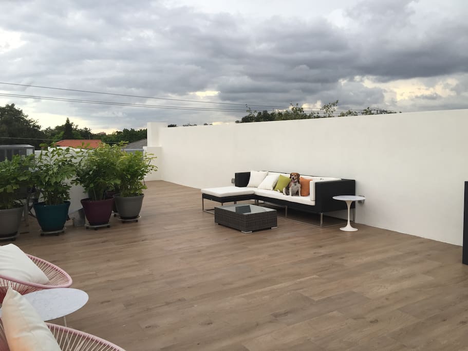 3rd floor rooftop patio with kitchen