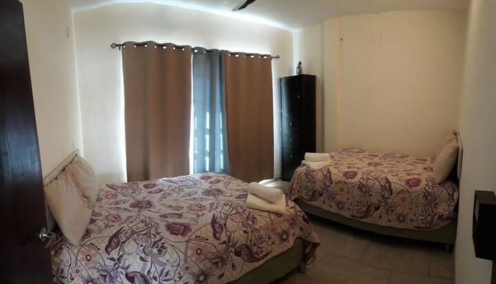 二楼双人卧室（ 2张垫子床）