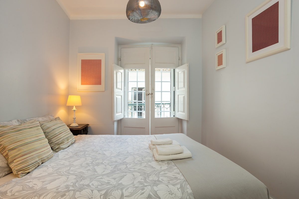 卧室配有一张双人床