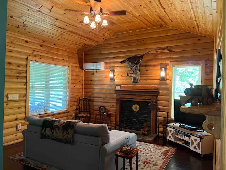 Quiet 2 Bedroom Log Cabin In The Country - Tennessee