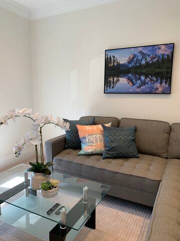 SpaciousTwo Bedrooms & Two Baths in Little Italy gallery image 5