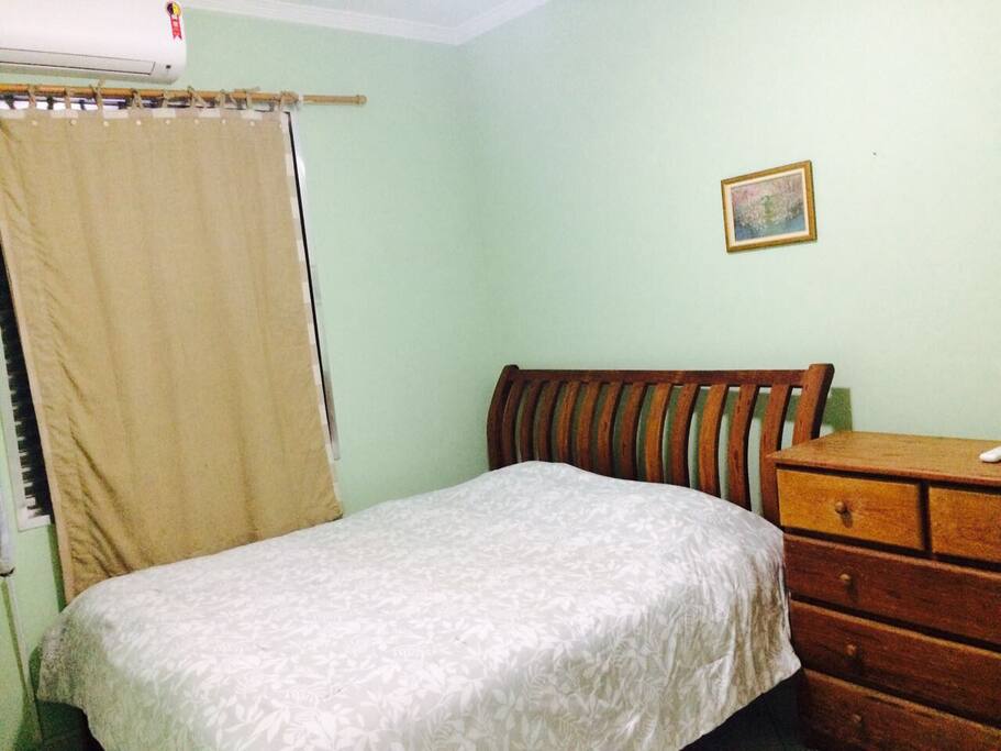 Suíte com ar condicionado.