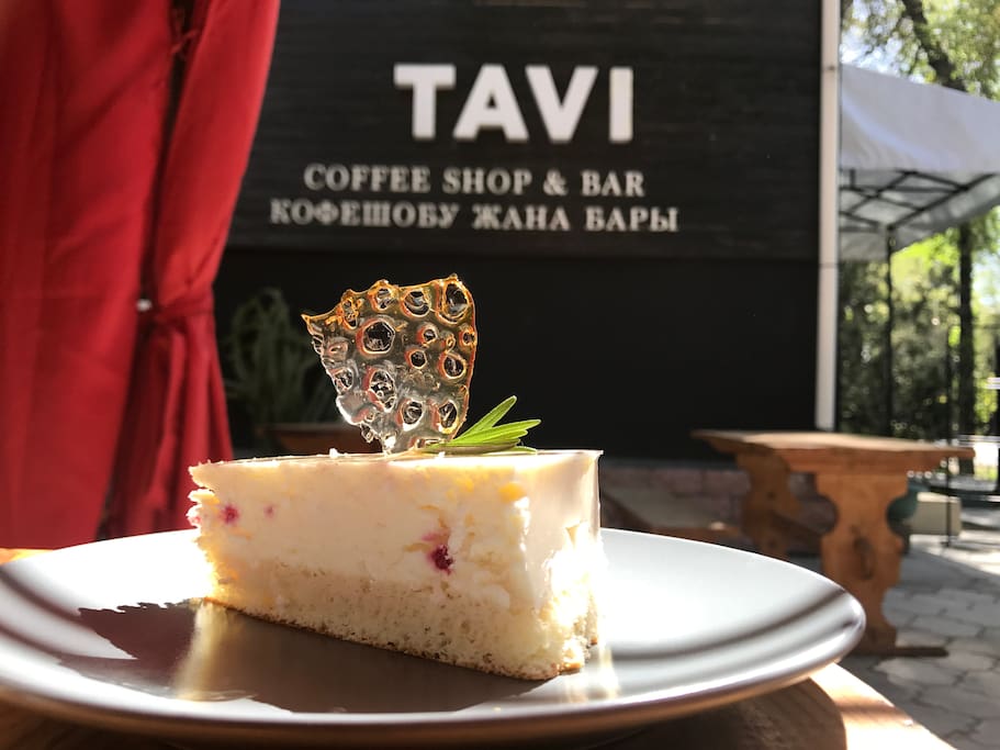 Desserts that you can enjoy at the courtyard terrace of Tavi Bar and Cafe