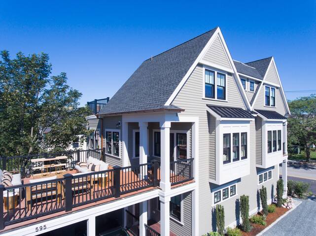 2 Decks for Entertaining, 3 Levels of Living Space gallery image 3