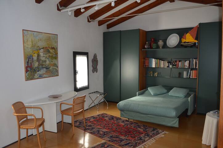 Studio apartment in Murano