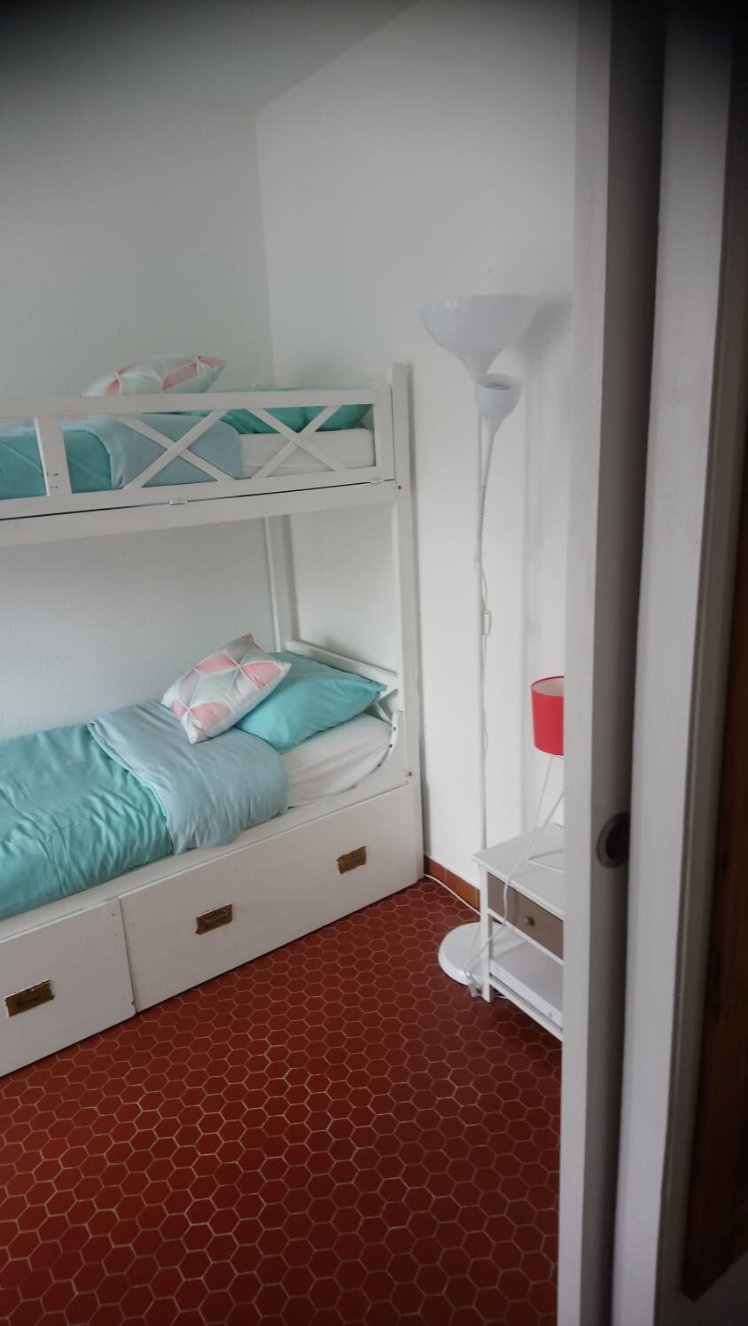 Schlafzimmer 1: Erdgeschoss mit Etagenbett 