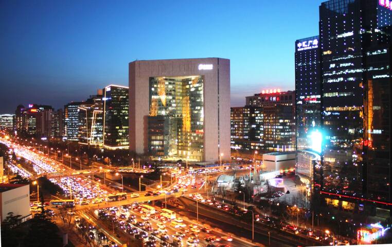 随时短租长租3900全包★两居中的主卧★东四十条地铁口震撼观景，超市餐厅菜市场、南锣后海、工体三里屯