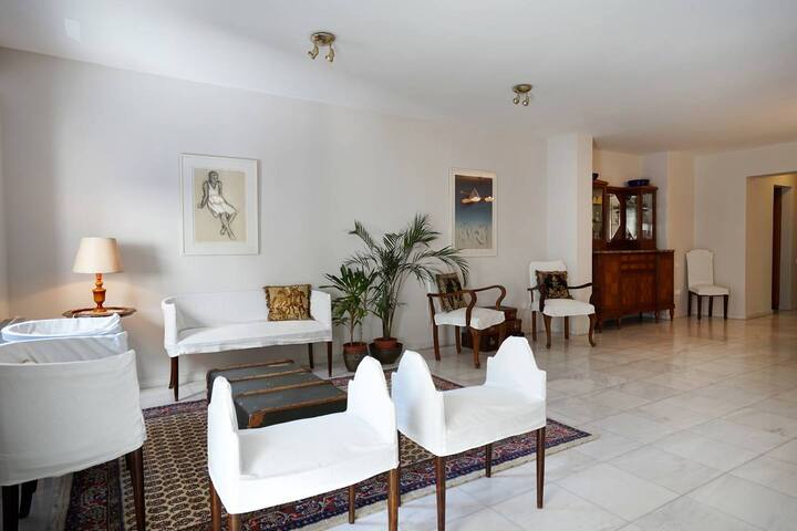 White Marble residence with Parthenon views gallery image 5