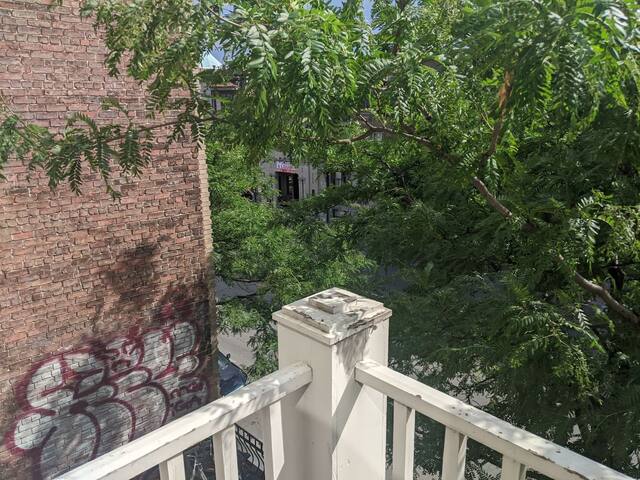 Chic Downtown 5 BR Escape | 18 Guests & Big Patio gallery image 5