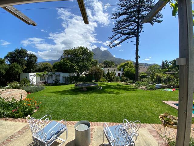 Rosebank home with rolling lawns and mountain view gallery image 3