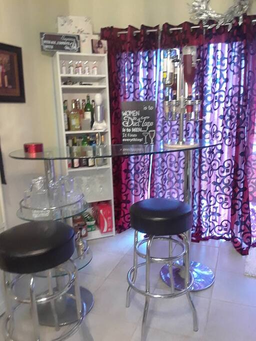 Bar: Unwind with some RnR adult time