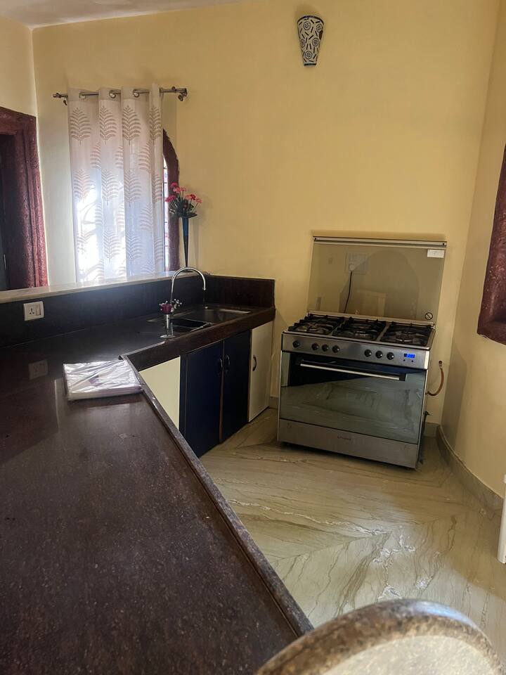 Full kitchen image 1