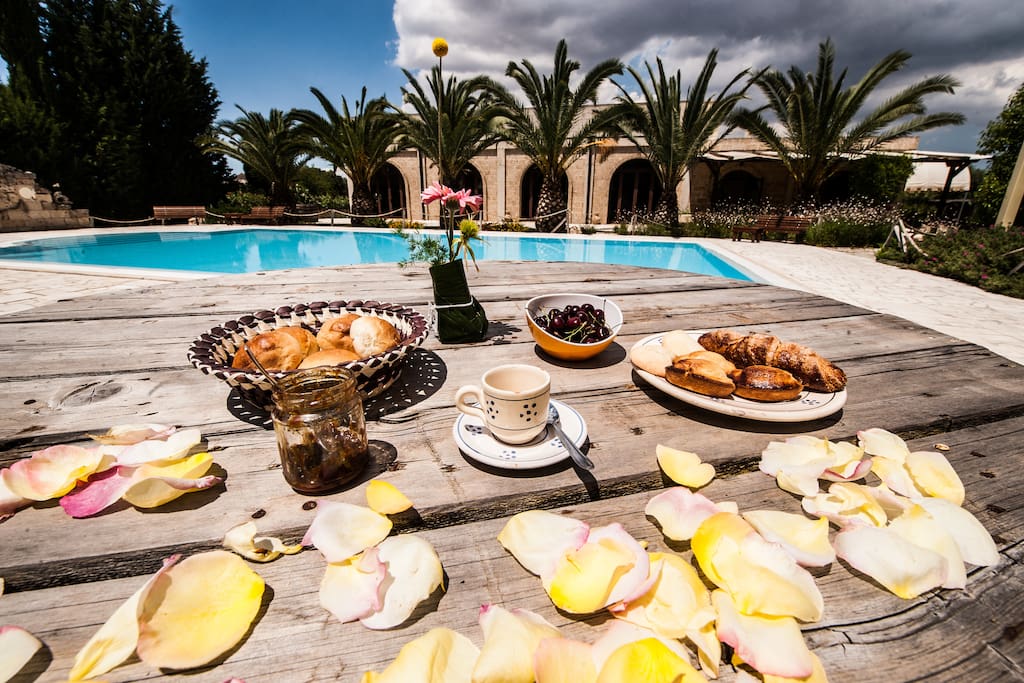 Prima colazione con il tipoco pasticciotto