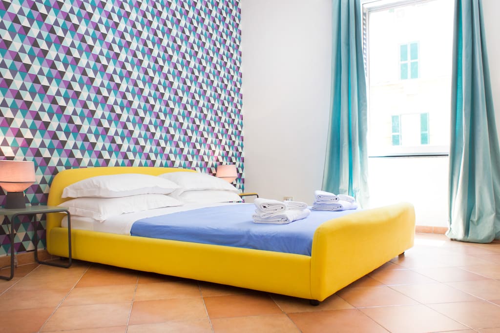Comfortable 160x200cm bedroom with a memory foam mattress.