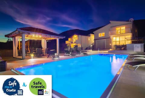 Successful Airbnb property: VILLA TISSA with private heated pool and jacuzzi in Grad Kaštela