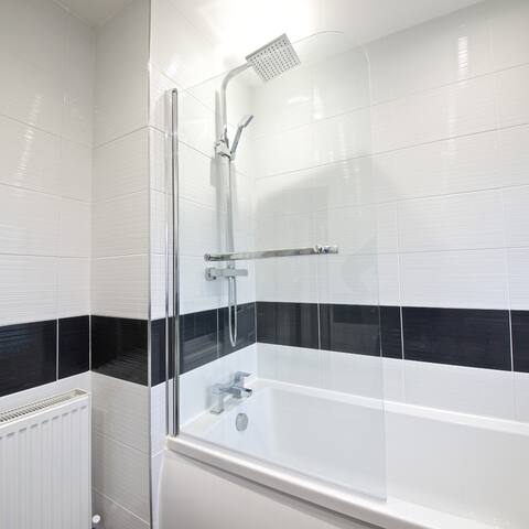 ★ Beautiful cosy Manchester Home +Onsite Parking ★ gallery image 5