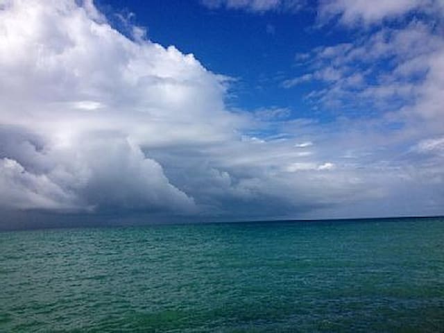 Cozy Beachhouse 800 steps to beach