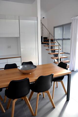 Rare Earth gallery image 5