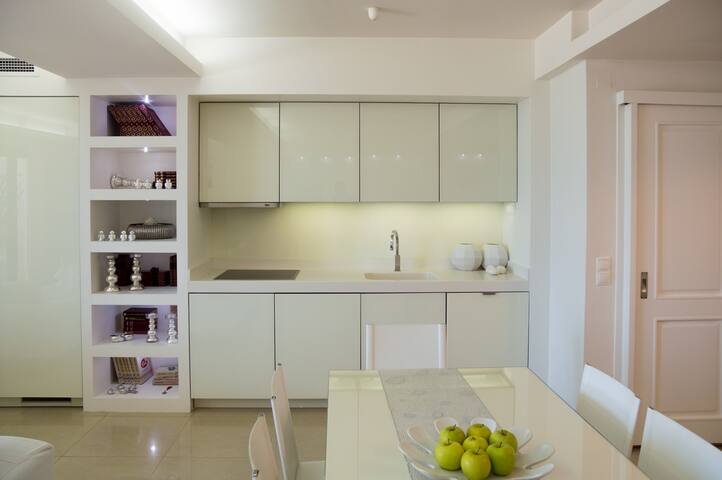 The White Suite gallery image 4