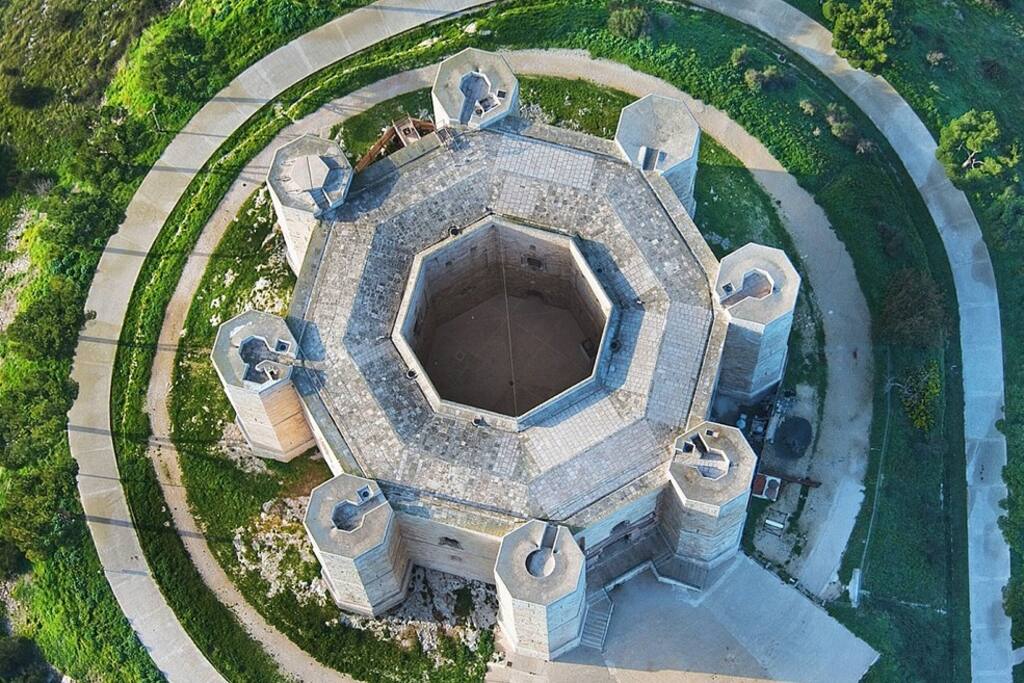 CASTEL DEL MONTE