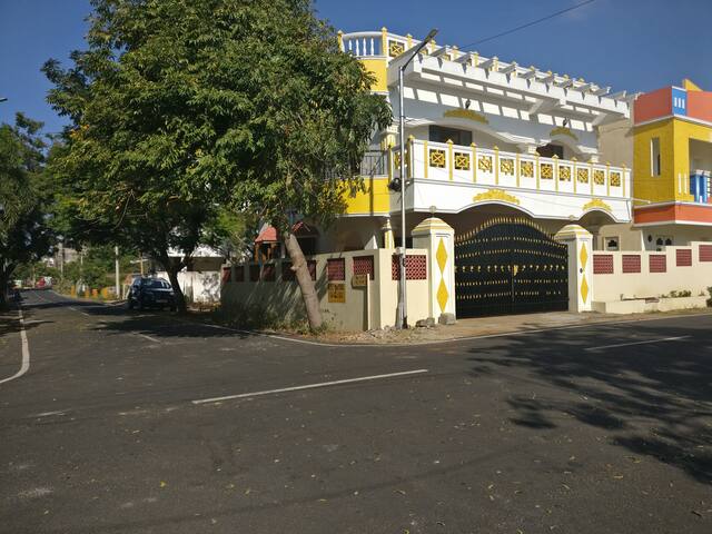 Independent spacious bungalow at ECR, near beach