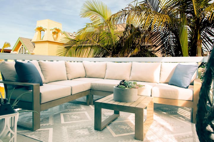 Modern Home – Steps from the Sand – 2 Car Garage gallery image 2