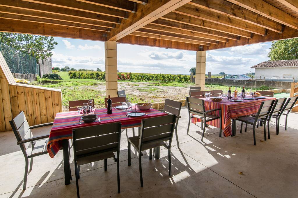 Terrasse rez-de-chaussée vue sur les vignes