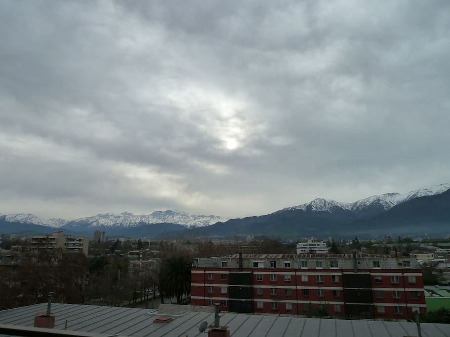 This is the view from the balcony after the rain, no buildings infront and the gorgeous Cordillera de los Andes.