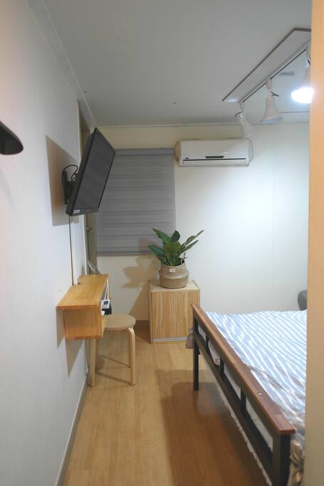 Cable TV and Air conditioner
케이블 티비, 에어컨