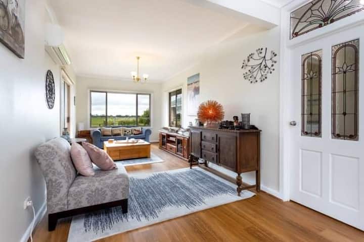 A Touch Of Country Lux - Yarram