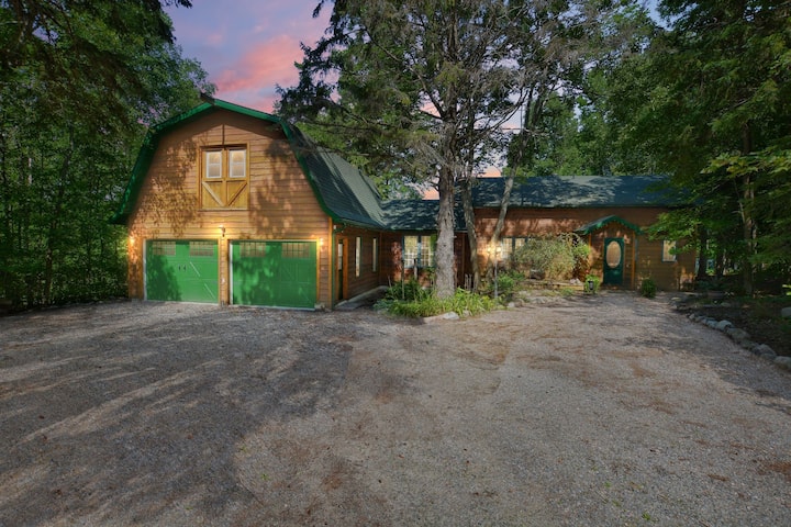 The Luksa Lodge on Commanda Lake