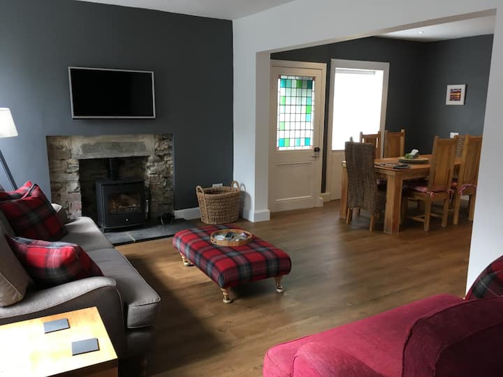 Dundonnachie House (Licence Pk11066f) - Loch Tummel