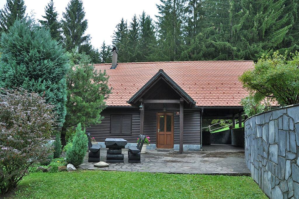 Rogla Lodge - front patio