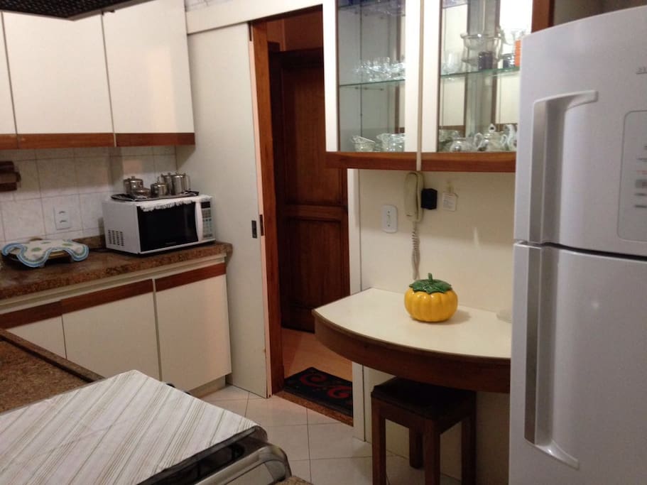 cozinha completamente equipada
