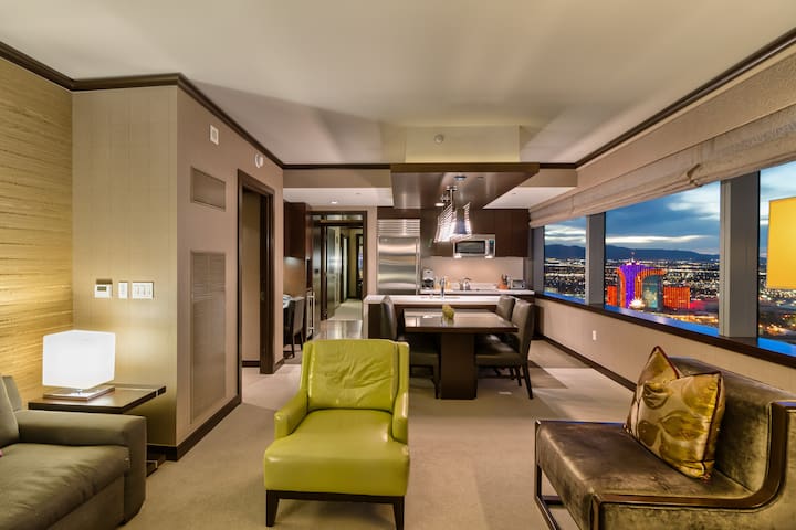 Best 2 BR Corner Penthouse @ Vdara! Stunner Views! gallery image 4