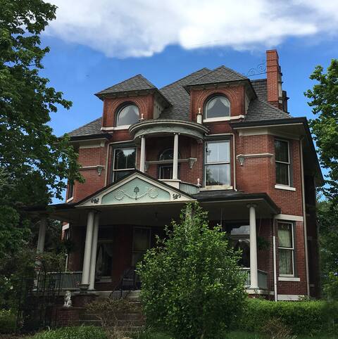 A.C. Thomas House - Victorian Mansion c. 1899