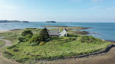 Exceptional site on the sea - Calder's house