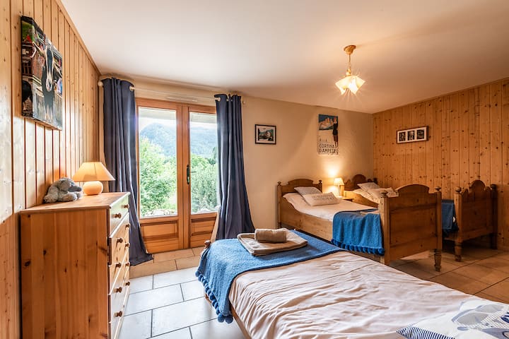 Dormitorio 4: habitación triple con acceso al jardín
