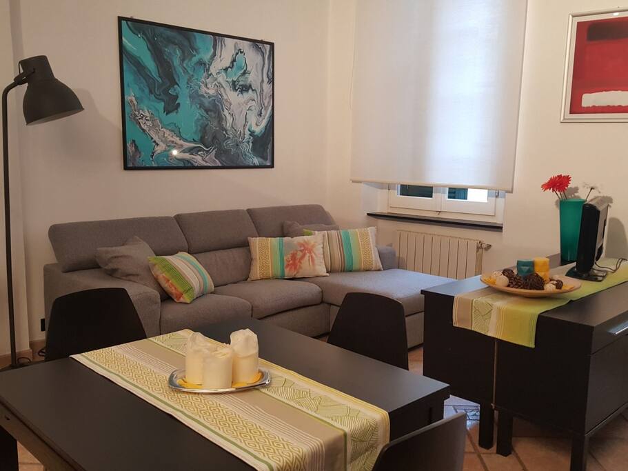 Living room facing Palazzo Rosso terrace
