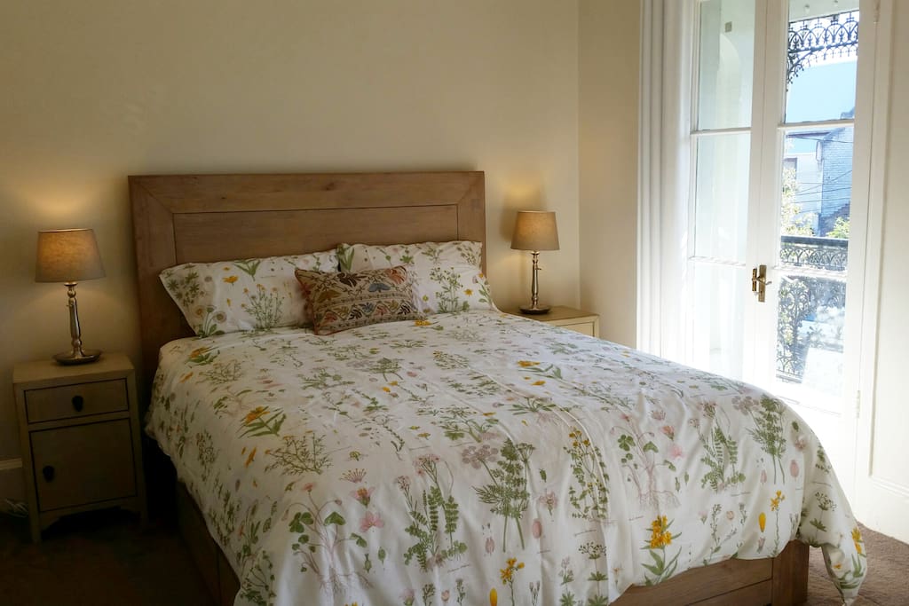 Bed 1 - Queen Bed