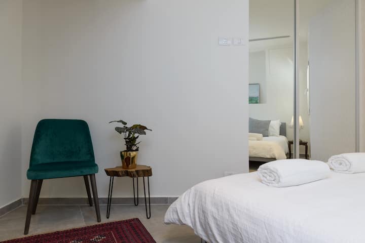 设计精美的卧室，适合您在特拉维夫度假