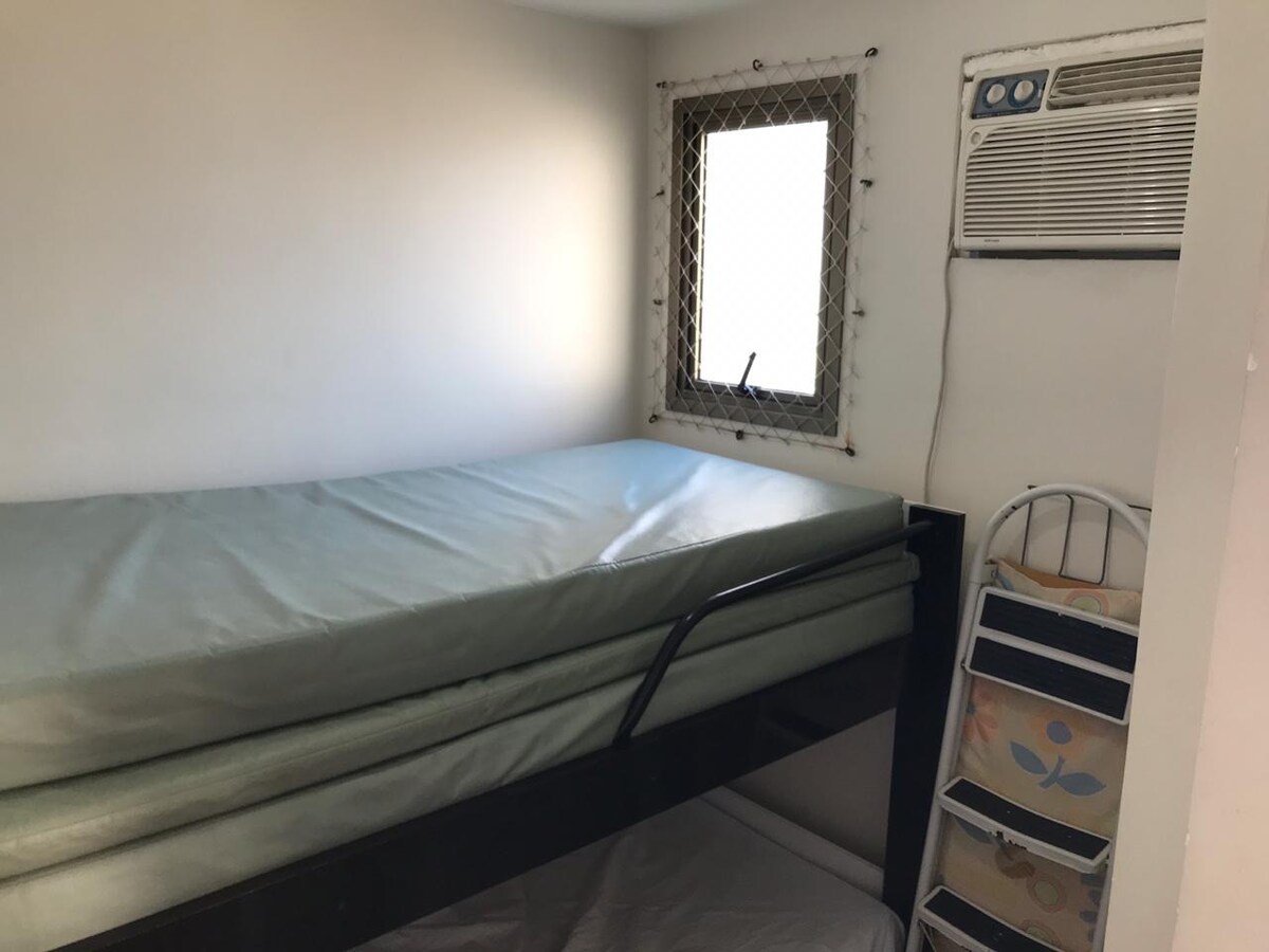 Apartmán pripojený k obslužnej časti s rozkladacou posteľou (tiež nazývaný izba pre slúžku). 