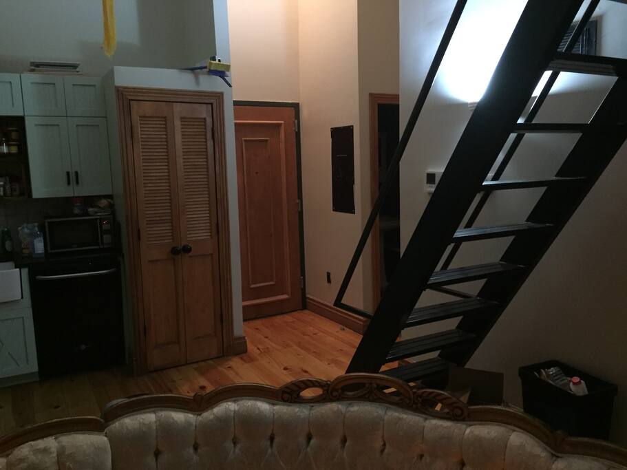 Kitchen & entry